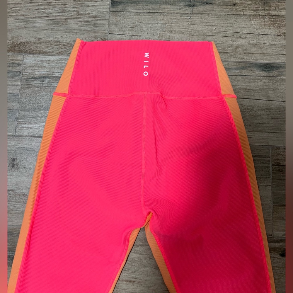 Wilo Vibrant Neon Pink and Orange Size Medium Leggings